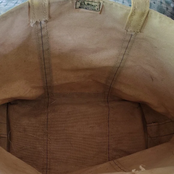 Vintage L.L. Bean Tan and Navy Blue Travel Bag with Minimalist Design - Picture 13 of 13